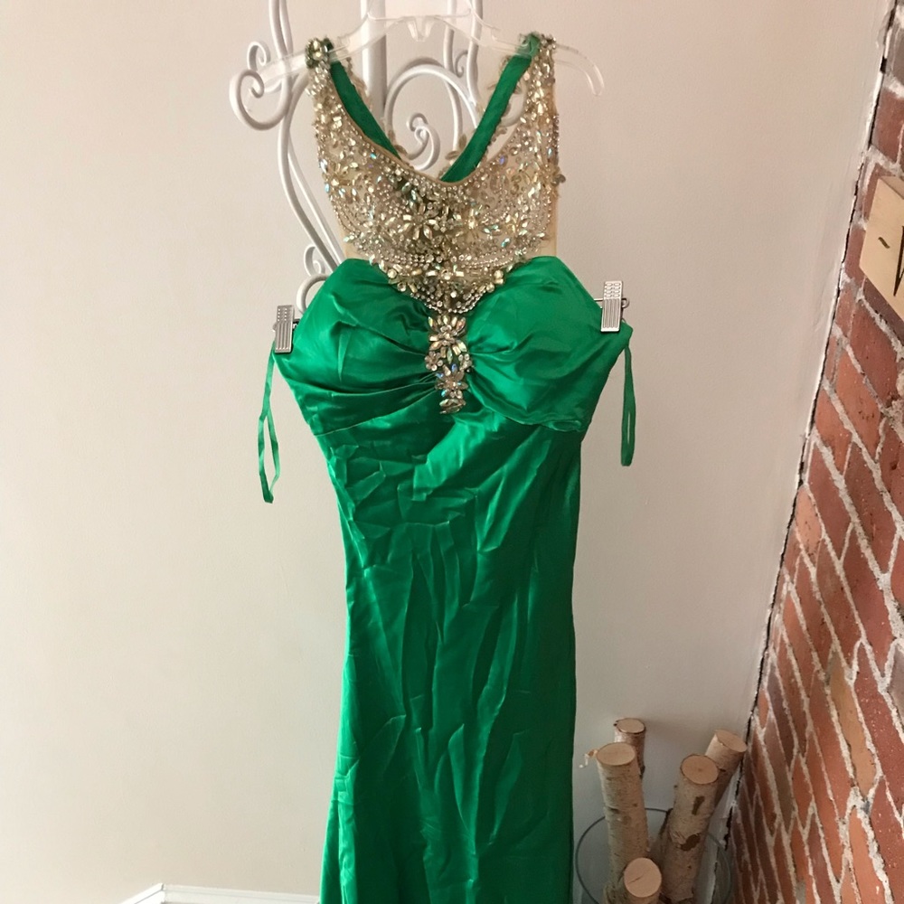 Selling this to help mother of 3 battling cancer